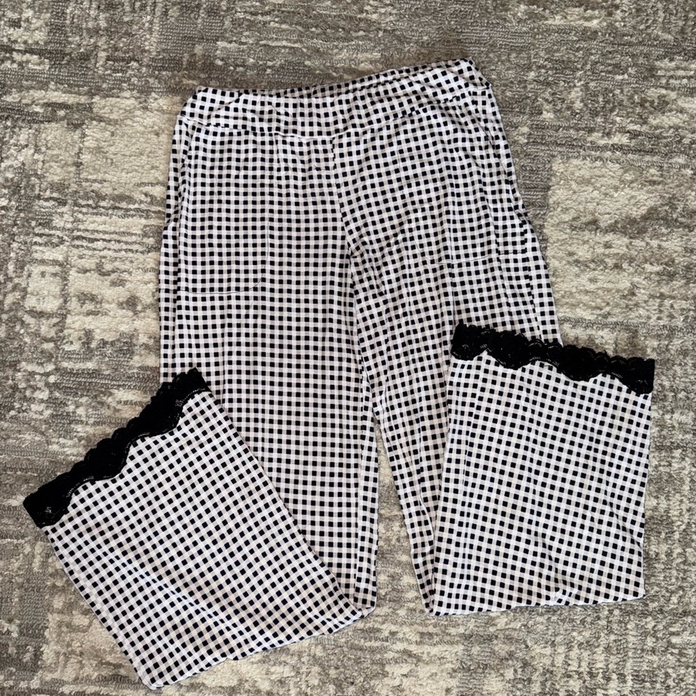 Soma EMBRACEABLE COOL NIGHTS
Notch Collar Short Sleeve Pajama Top/Pants - Picture 6 of 9